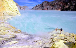 Ijen Crater - Sulfuric Acid Ijen Crater - Sulfuric Acid